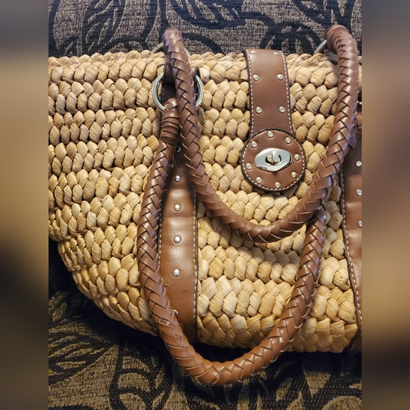 Chadwick's Straw/Wicker and Leather Tote/Purse w/gold metal clasp/inside zip poc - Picture 2 of 9